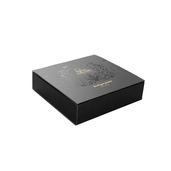 Cache-tétons burlesque noirs avec pompons strass, élégants et réutilisables, sur fond neutre, accessoire glamour.