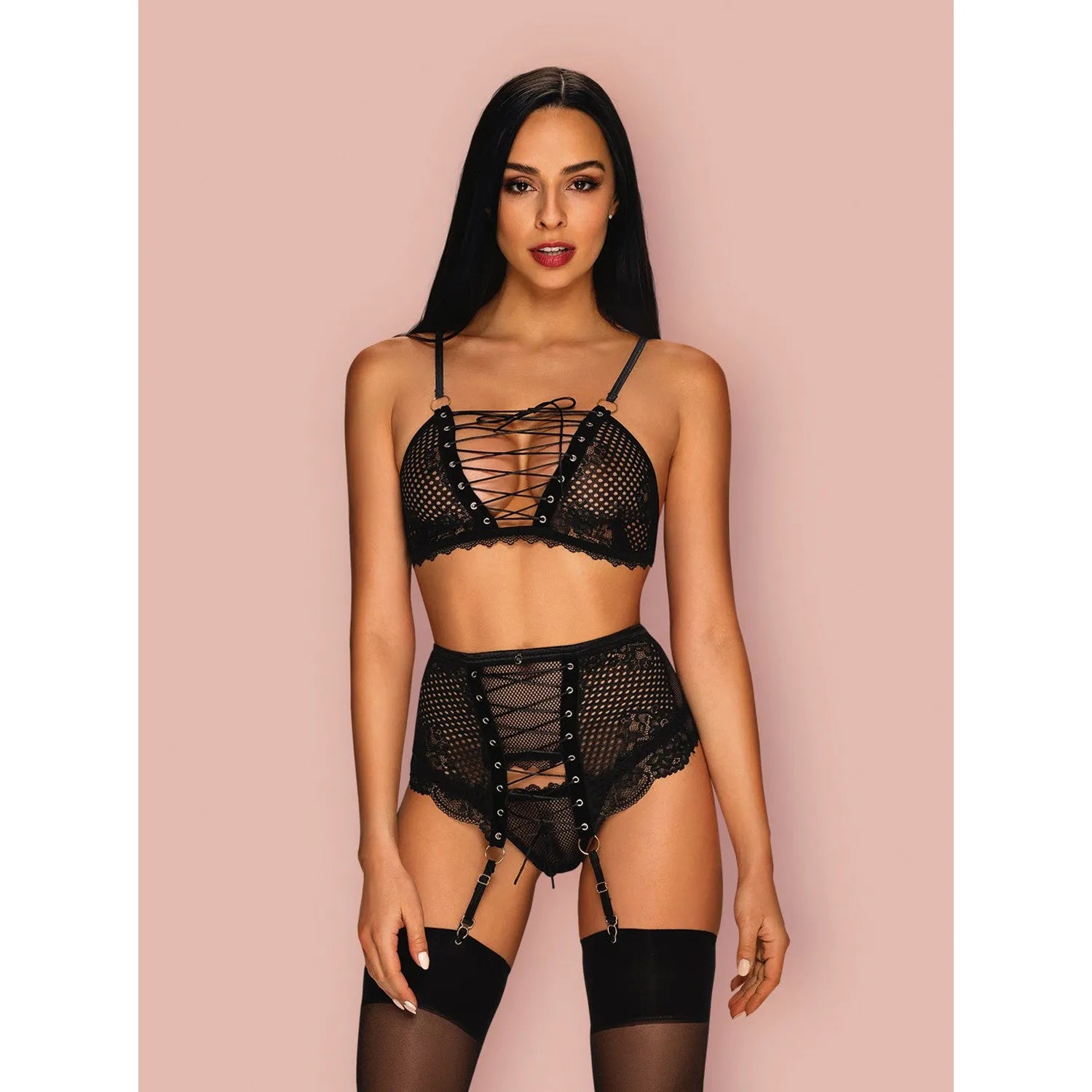 Ensemble lingerie noir Basitta 3 pcs avec laçage et anneaux métalliques, soutien-gorge, porte-jarretelles, string.