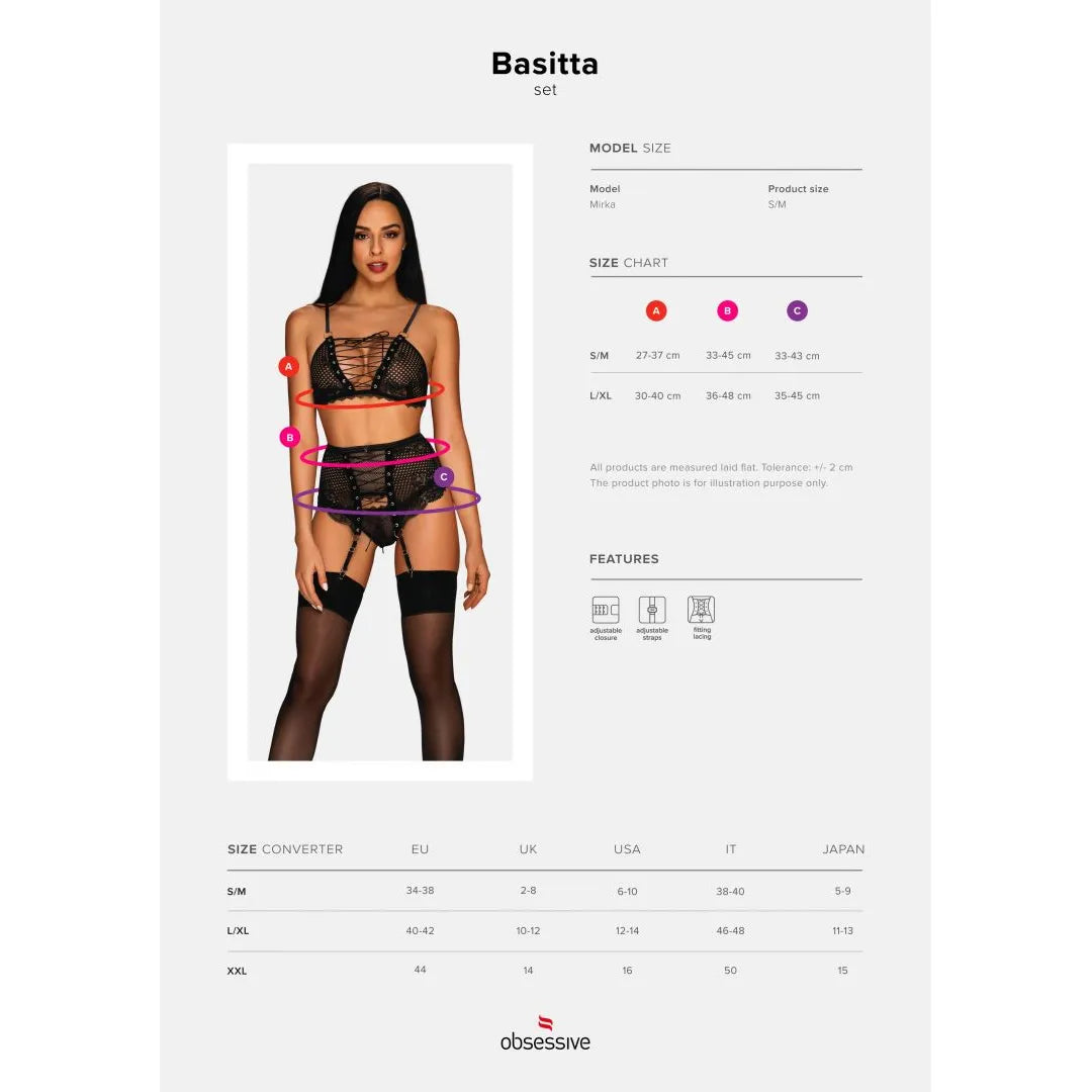 Ensemble lingerie Basitta noir avec soutien-gorge, porte-jarretelles et string, détails laçage et anneaux métalliques.
