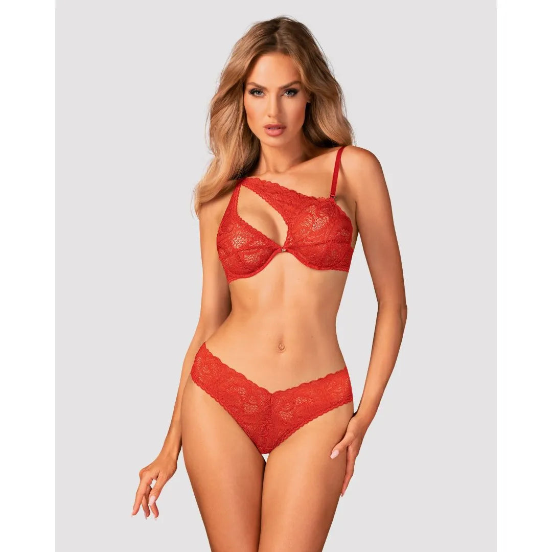 Ensemble lingerie rouge en dentelle avec soutien-gorge asymétrique et culotte, armatures pour maintien parfait.