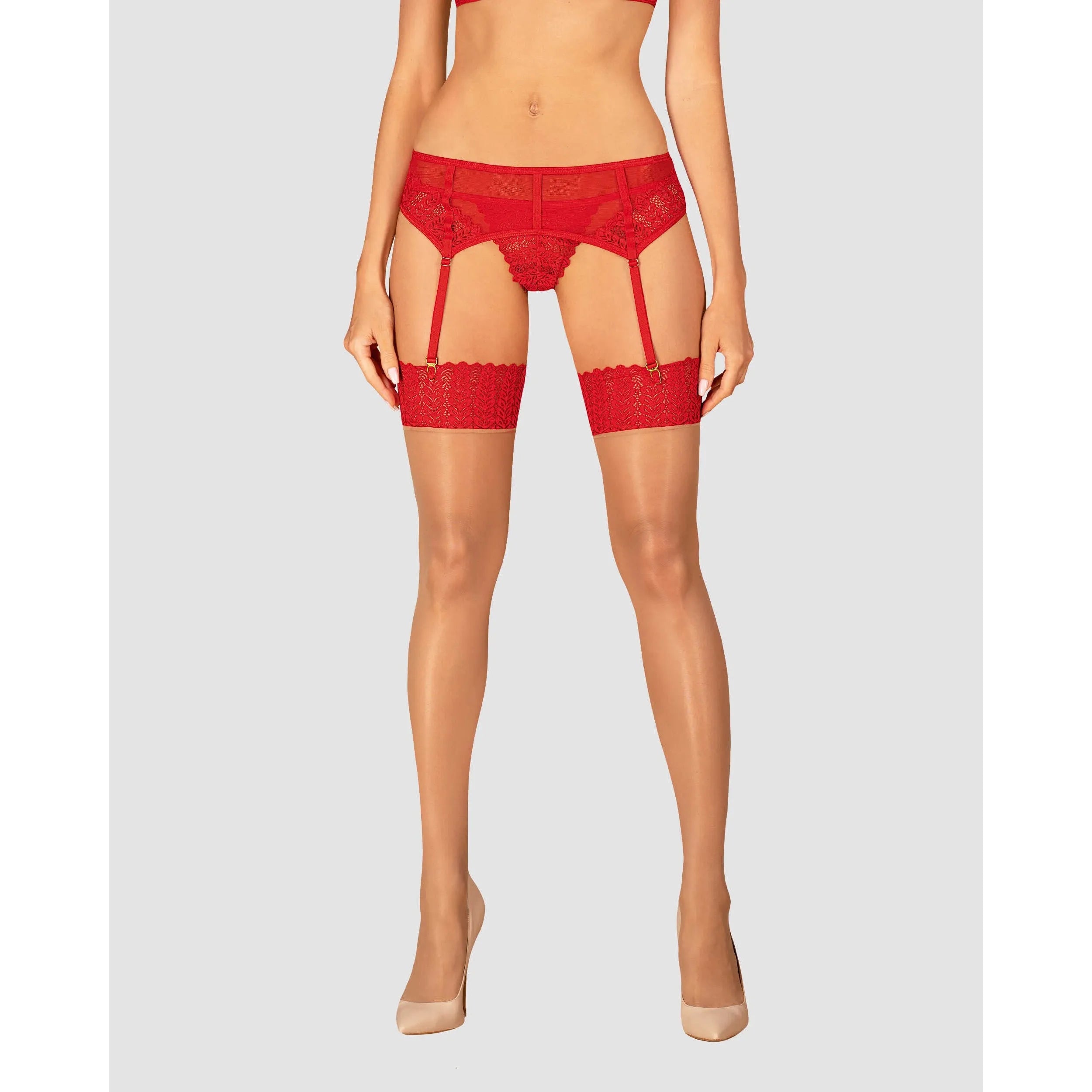 Bas nude avec dentelle rouge sophistiquée, jambes affinées, accessoire glamour et séduisant pour un style audacieux.