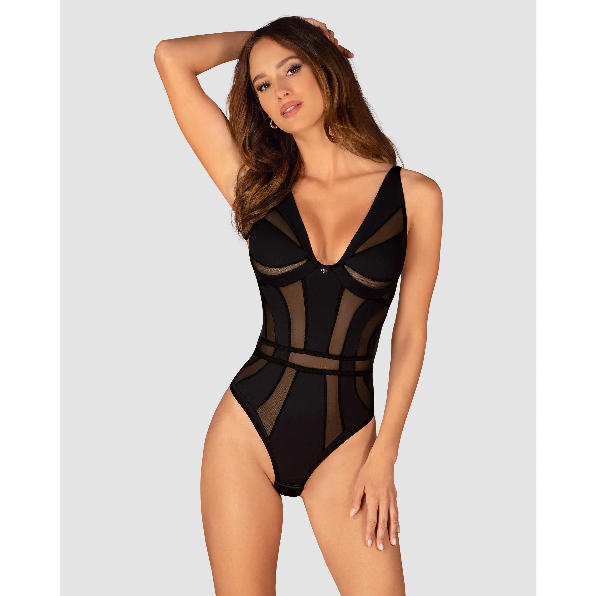 Body noir Chic Amoria avec bretelles réglables, armatures, et pendentif argent, élégance et confort pour silhouette raffinée.