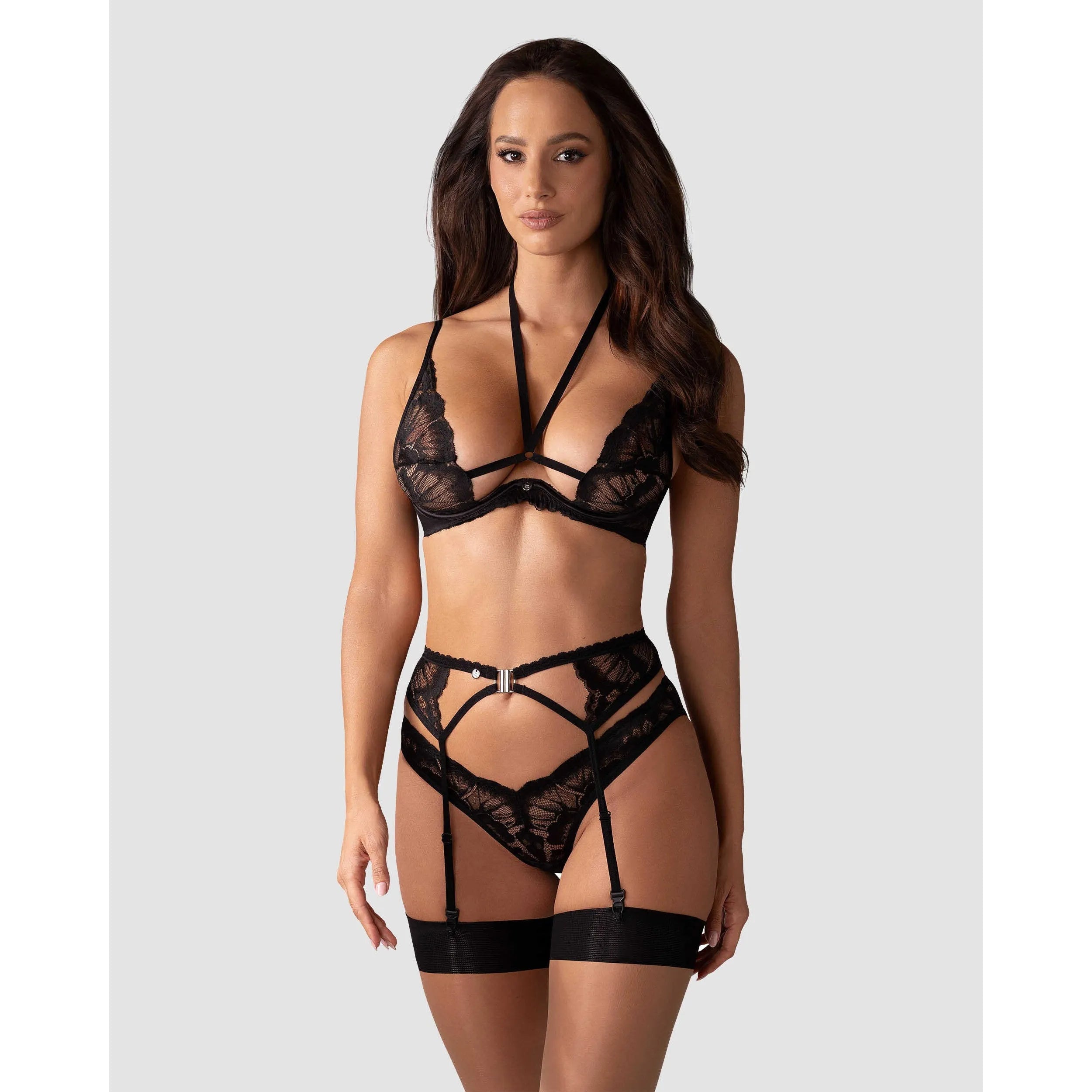 Ensemble lingerie noir Alessya 3 pièces en dentelle, bretelles sexy, coupe flatteuse, idéal pour soirées intimes.