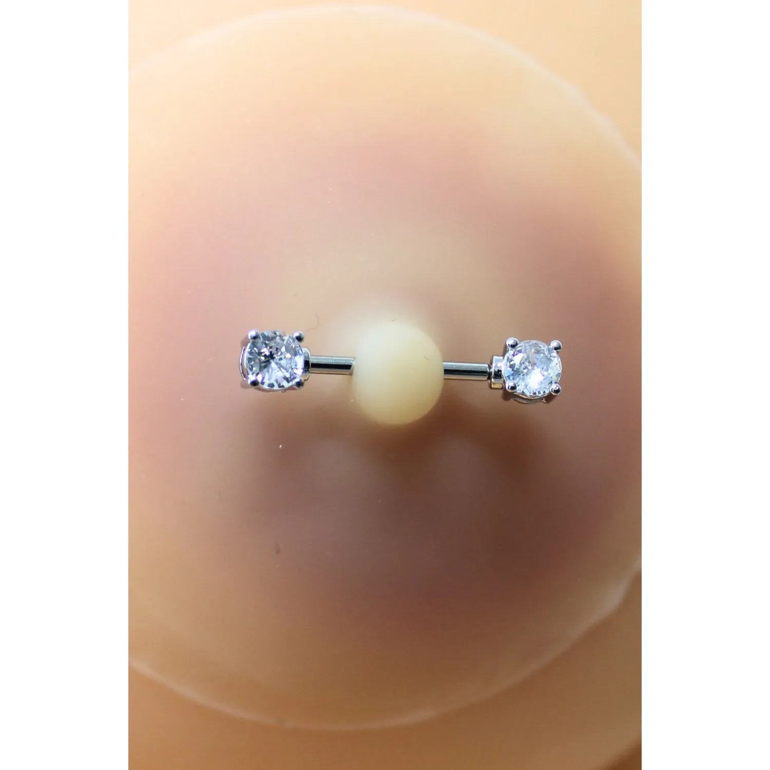 Cache-tétons silicone peau claire avec faux diamant, adhésif réutilisable, élégant et discret pour toutes occasions.
