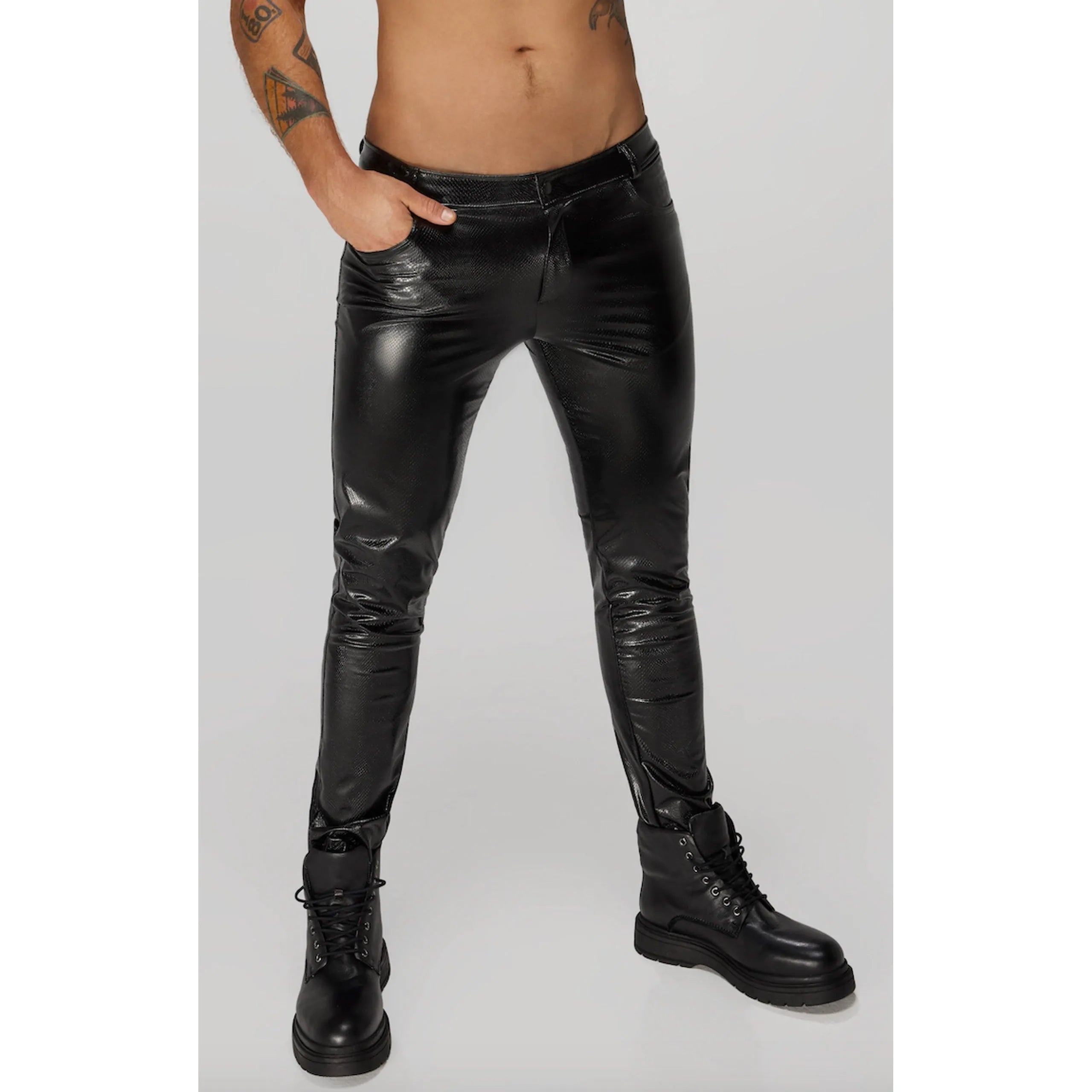 H067 Pantalon long en wetlook serpent avec poches arrière
