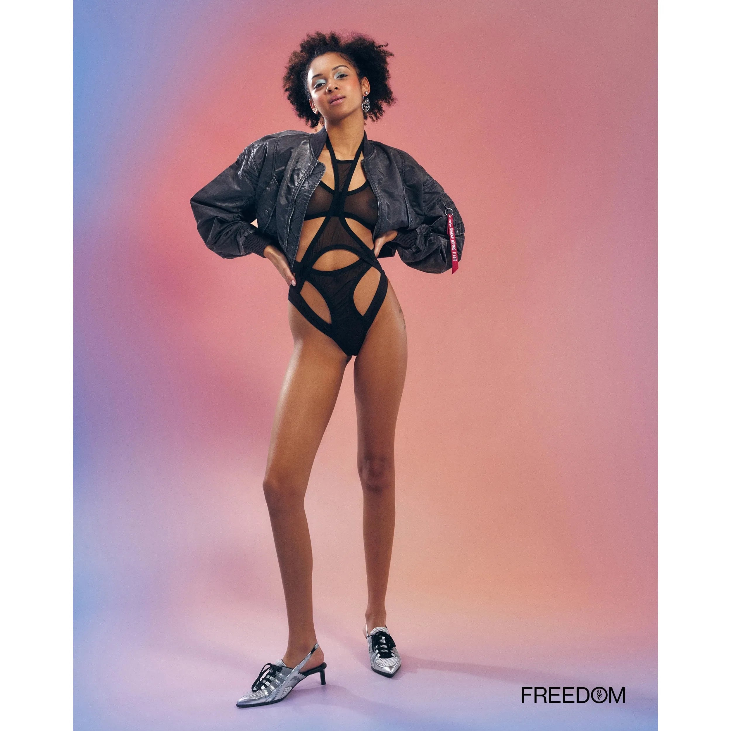 Mercuris body noir maille transparente découpes géométriques ajustable hypoallergénique élégance audacieuse