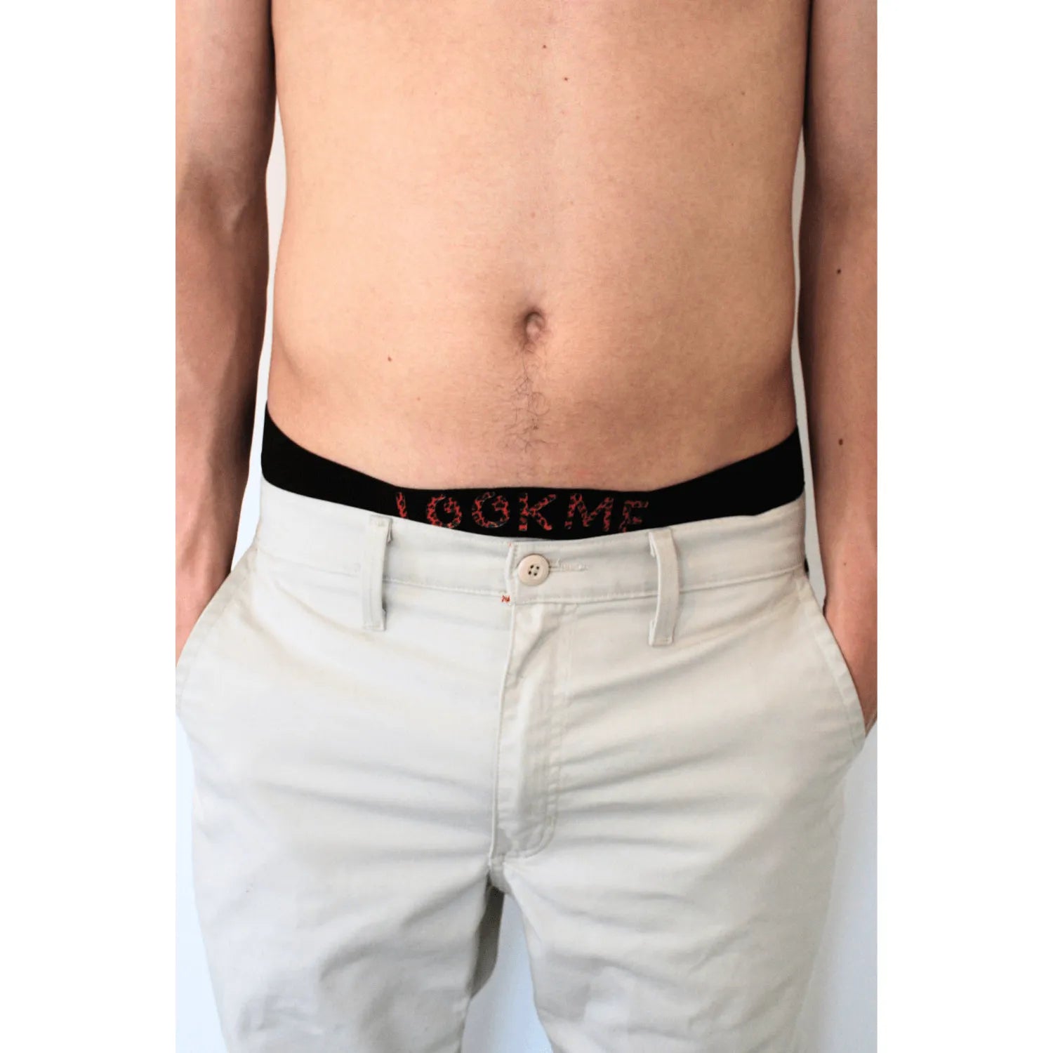 Boxer résille léopard rouge pour homme, taille sublimée, look urbain élégant, polyester élasthanne, confort optimal.