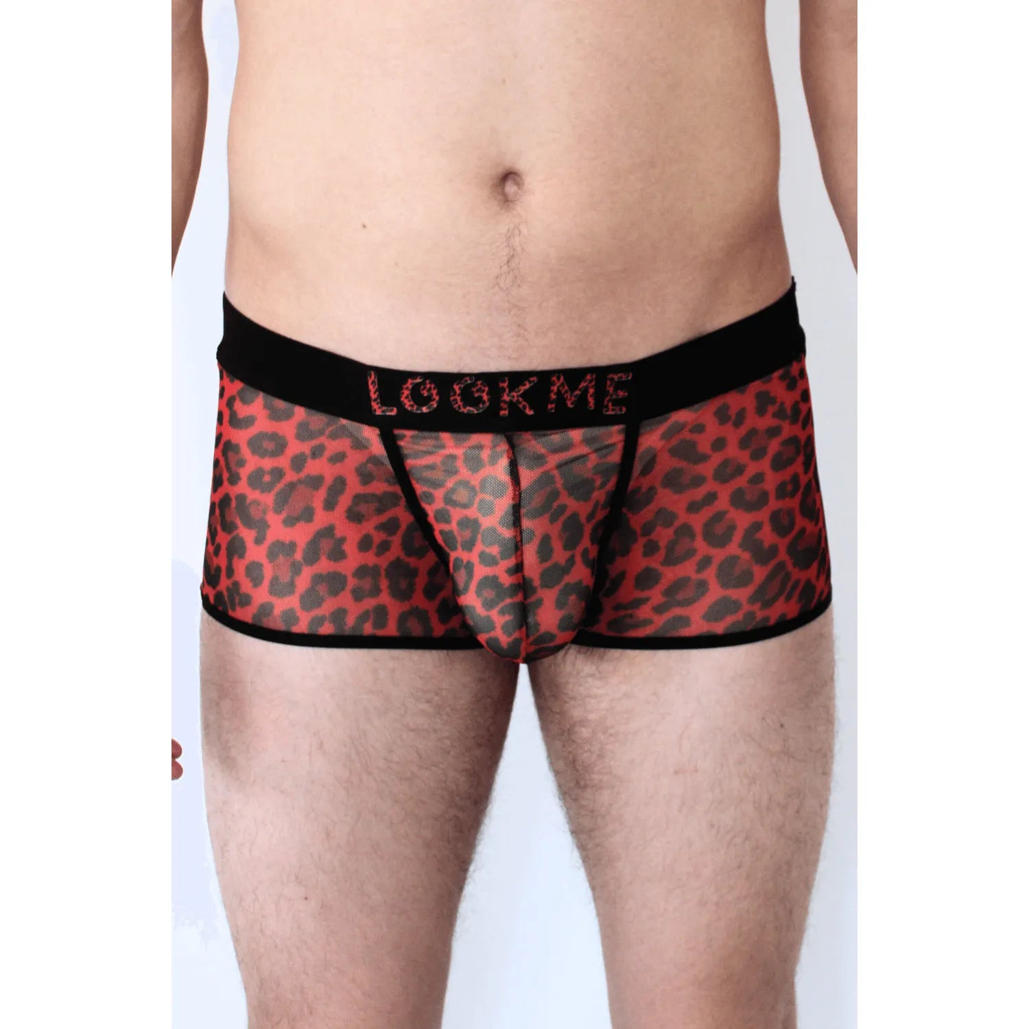 Boxer résille léopard rouge pour homme, taille sublimée, look urbain élégant, matière polyester élasthanne confortable.