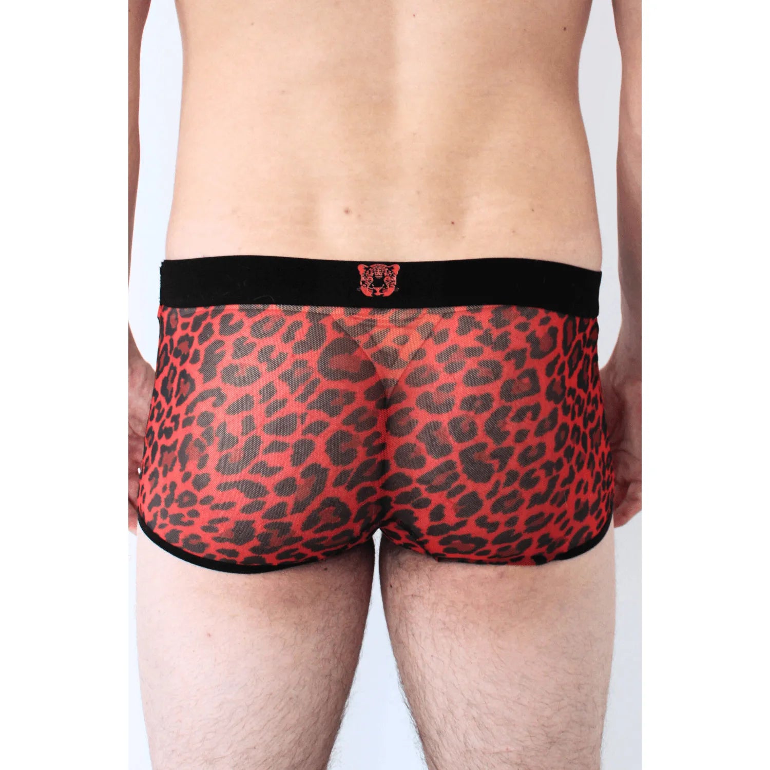 Boxer résille léopard rouge, taille sublimée, style urbain élégant, polyester élasthanne, confort et séduction.