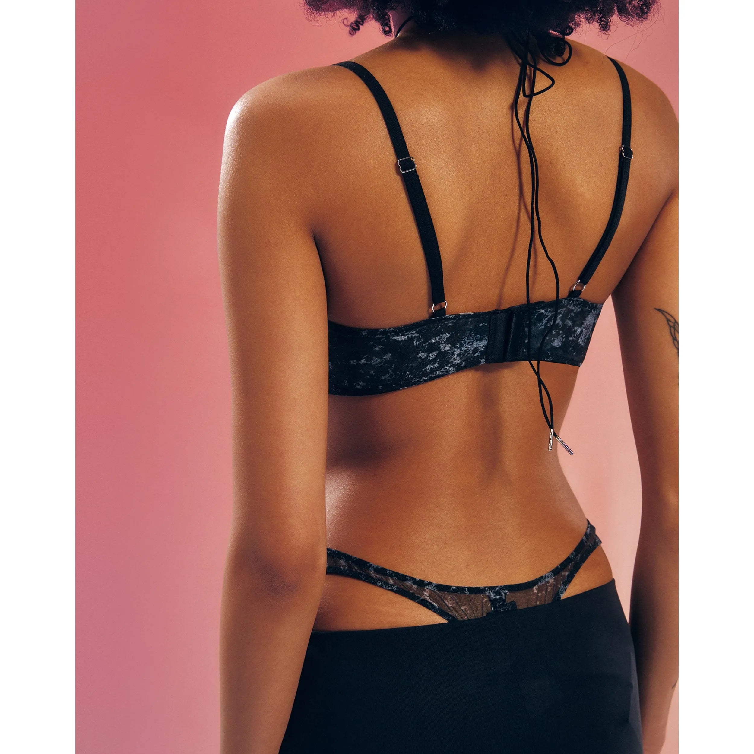 Corrosis string ouvert maille transparente argenté armatures soutien motif unique