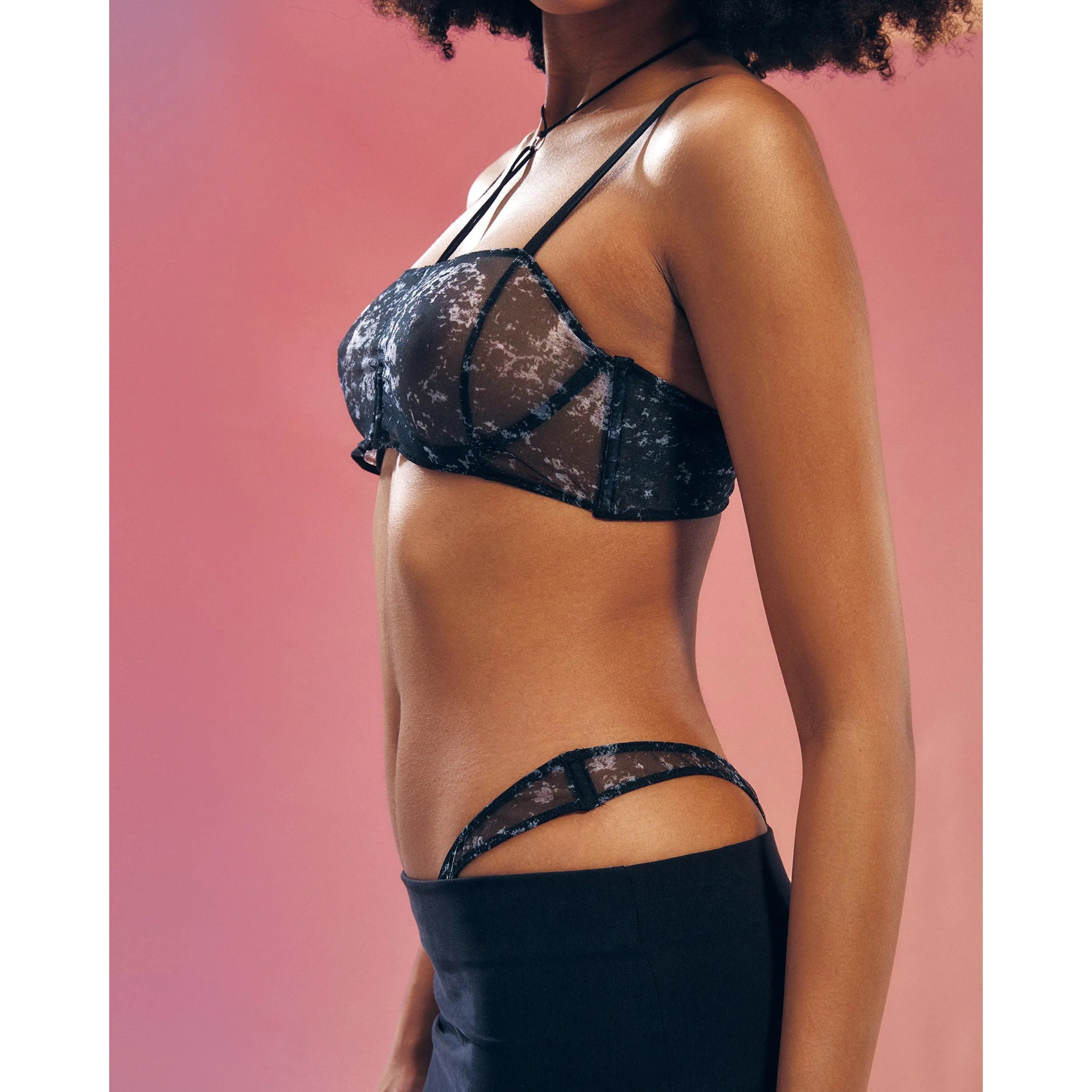 Corrosis string ouvert maille transparente argenté armatures soutien motif unique