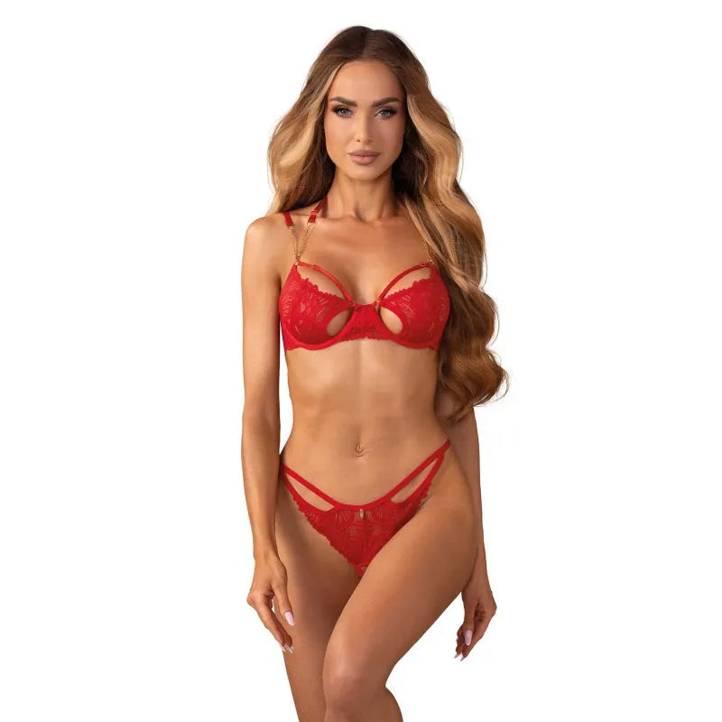 ensemble lingerie dentelle rouge avec chaîne dorée soutien-gorge string ouvert