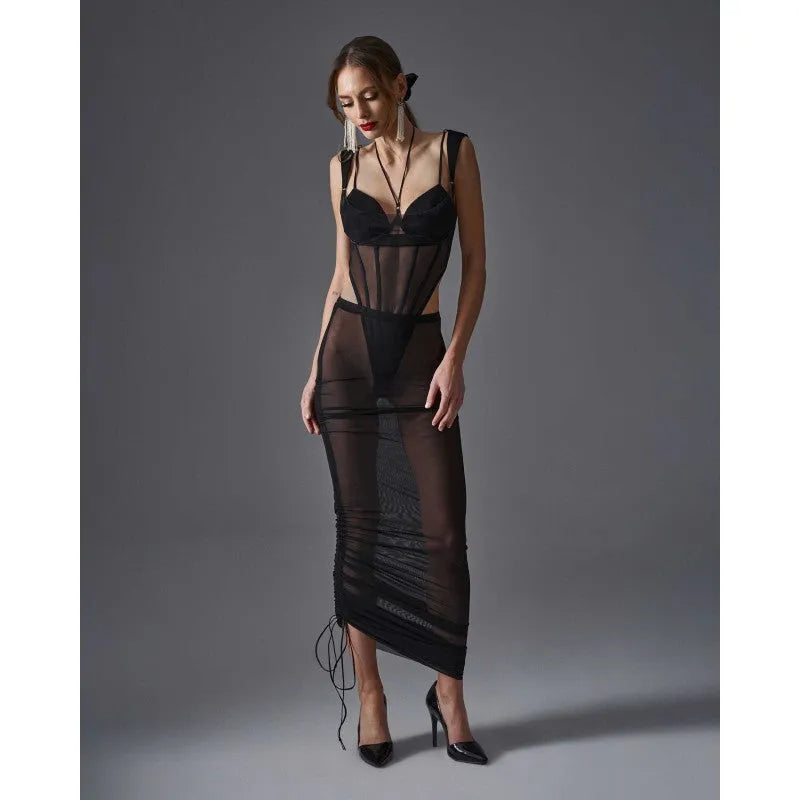 Body Sibilie noir profond, maille élastique, coutures décoratives, bonnets rembourrés, élégance et sensualité.