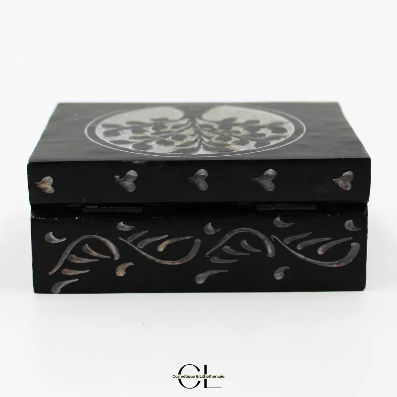 Boîte à bijoux en saponite noire, motif Arbre de Vie gravé, forme rectangulaire, 10 cm, élégante et harmonisante.