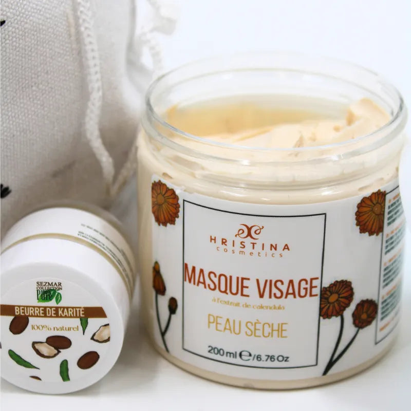 Coffret soin visage peau sèche avec beurre de karité et masque hydratant, pots blancs et étiquettes naturelles.
