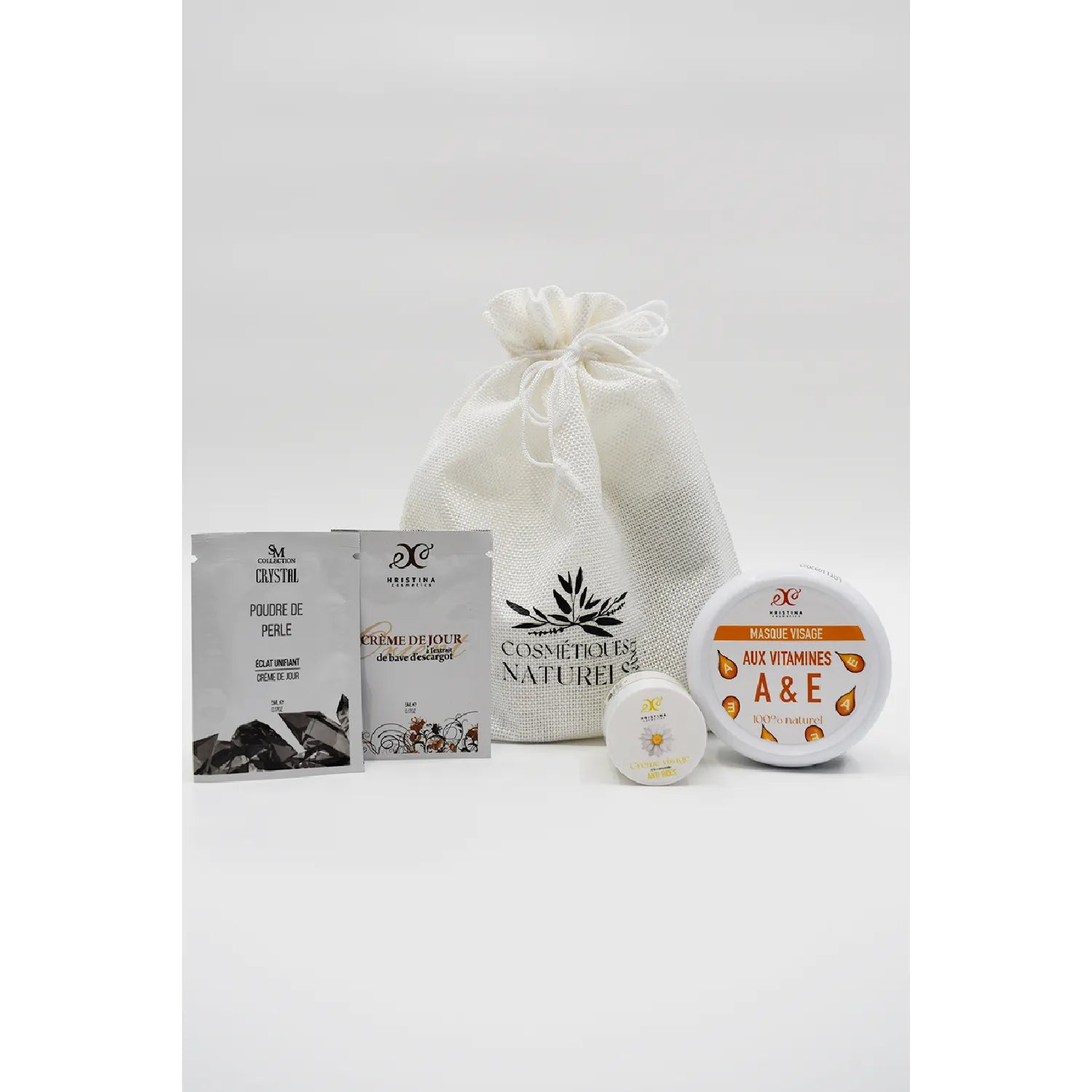Coffret découverte visage peau mature avec masque vitamines A E, crème anti-rides, sachets et pochon blanc élégant.