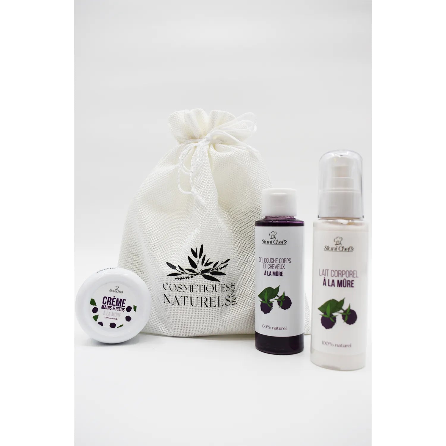 Coffret découverte mûre gourmande avec lait corporel, gel douche et crème, emballage blanc élégant.