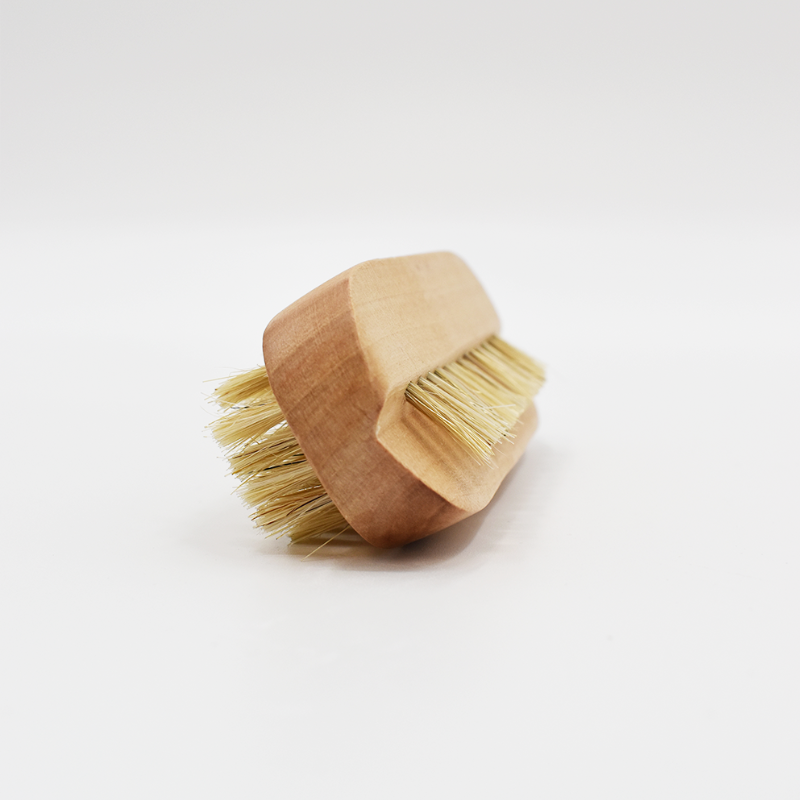 Brosse à ongles en bois à deux faces, poils résistants pour nettoyage efficace des ongles et zones difficiles d'accès.
