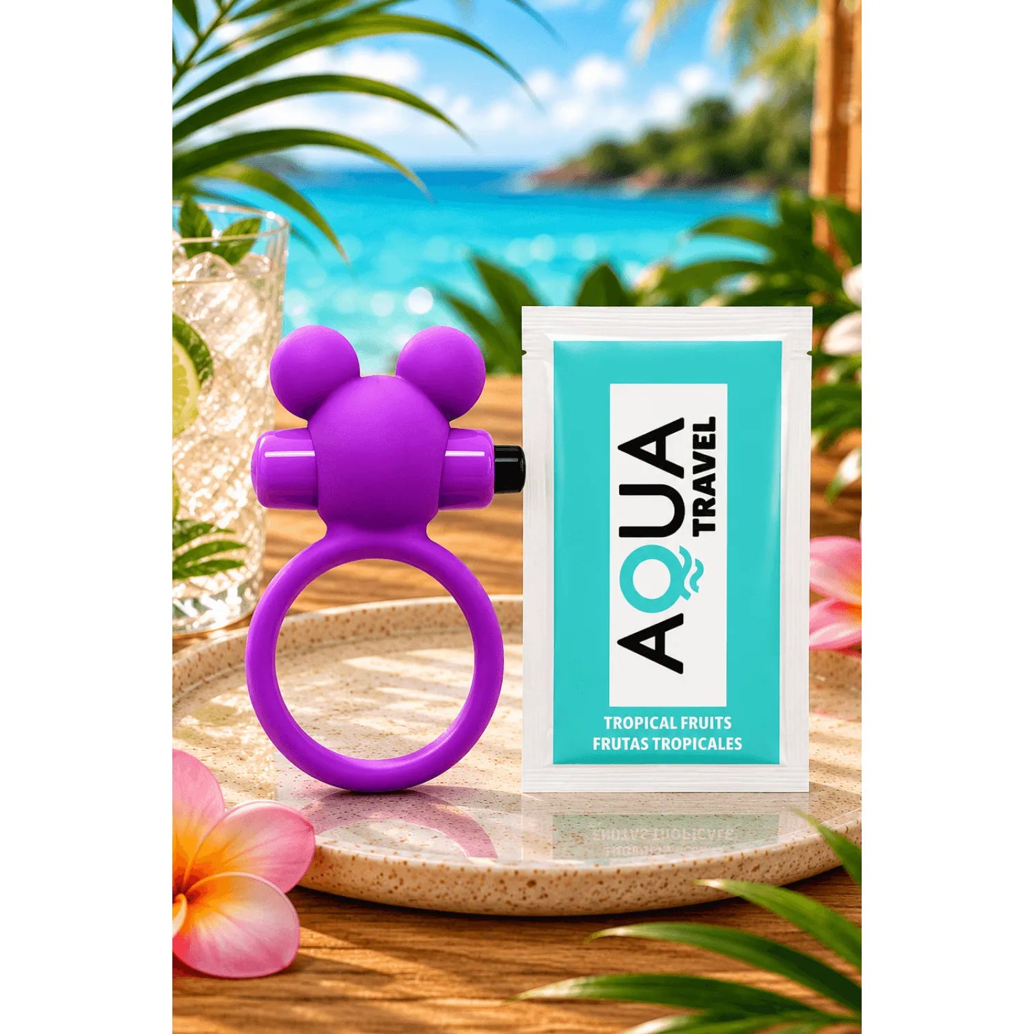 Anneau vibrant ourson violet en silicone avec oreilles, sur fond tropical, pour double stimulation et plaisir en couple.