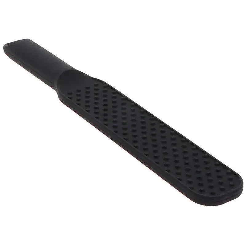 Paddle BDSM en silicone noir avec picots, design ergonomique pour sensations variées, collection EXTREME by HIDDEN DESIRE.