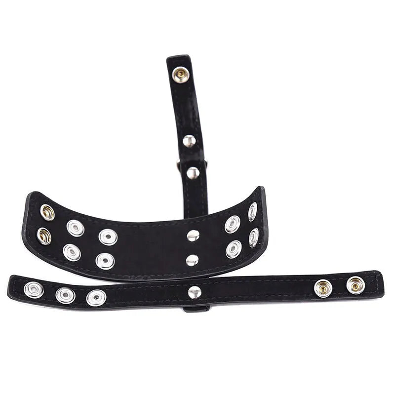 Accessoire fétiche cuir noir réglable sans nickel, boutons pression argentés, design ergonomique pour confort optimal.