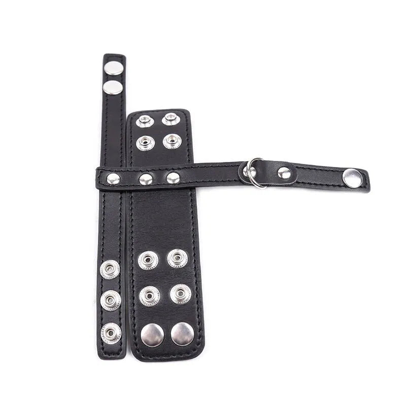 Accessoire fétiche en cuir noir réglable, sans nickel, avec boutons pression argentés, idéal pour expériences sensorielles.