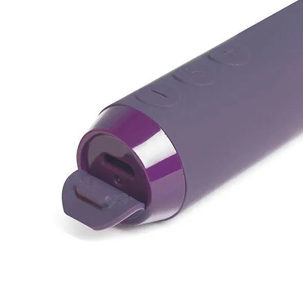 Accessoire vibromasseur violet rechargeable waterproof avec port USB et boutons de contrôle, design mains libres innovant.