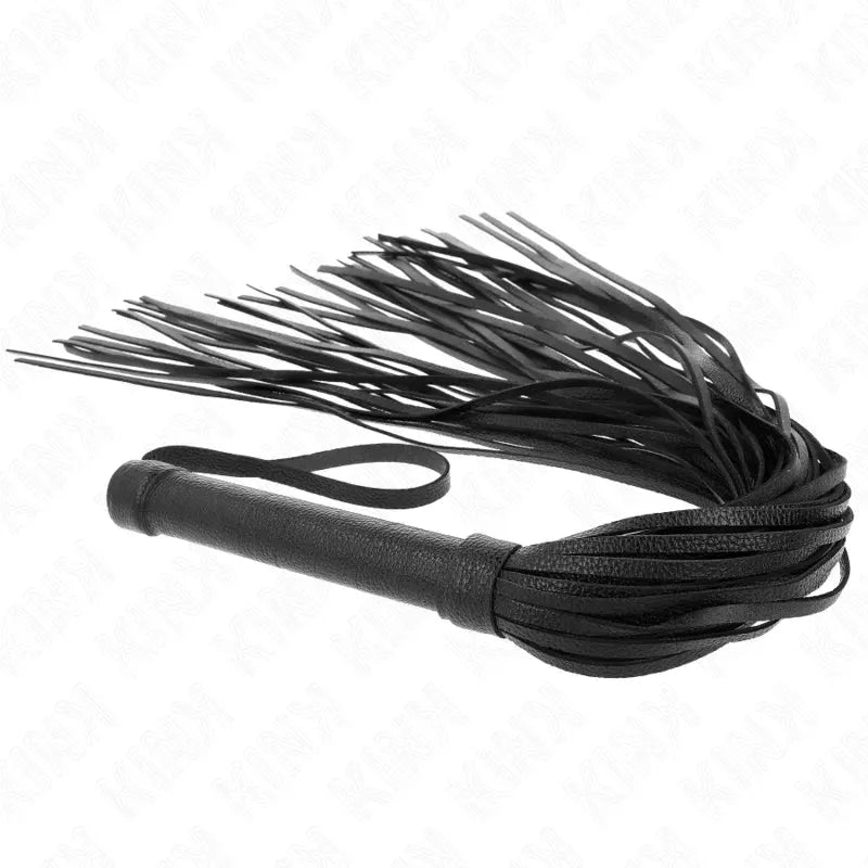 Accessoire BDSM en cuir noir, fouet élaboré avec lanières fines et manche texturé, qualité premium.