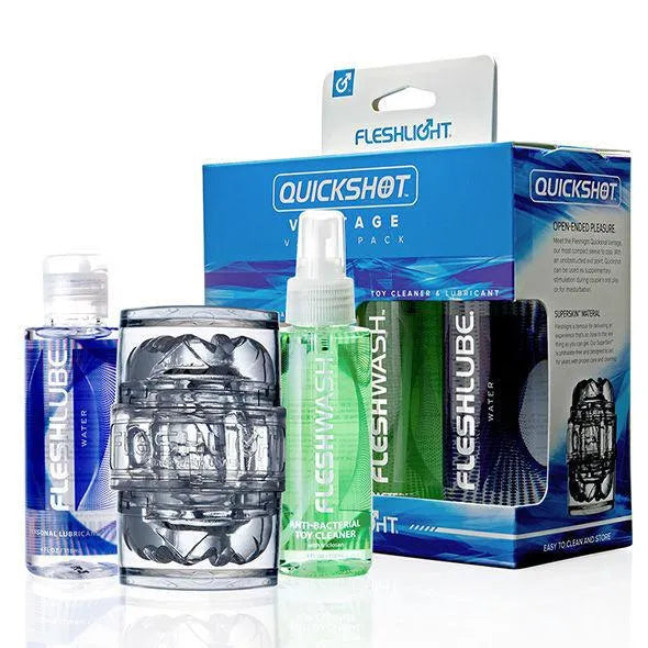 Accessoires Quickshot transparents avec lubrifiant et nettoyant, emballage bleu et vert, plaisir mains libres.