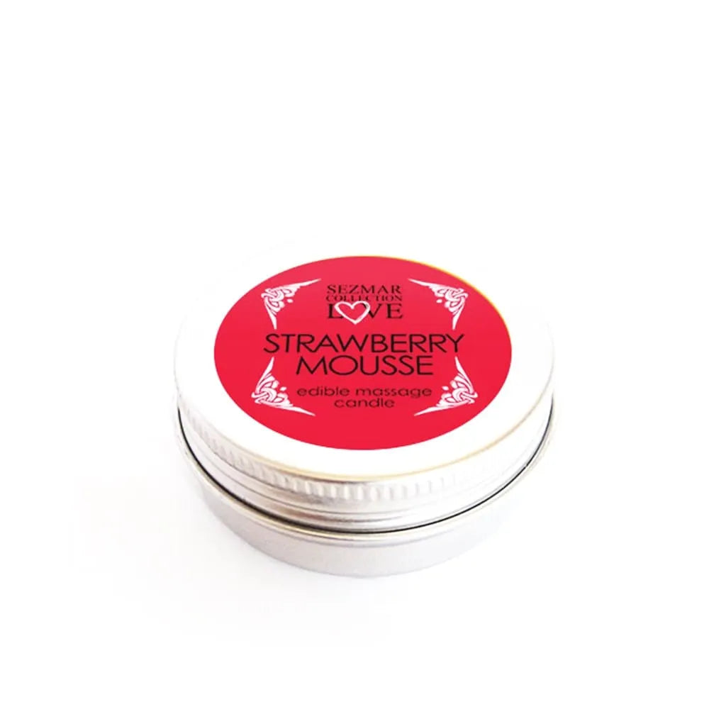 Bougie de massage ronde, couvercle rouge, senteur mousse de fraise, pour soins relaxants et ambiance chaleureuse.