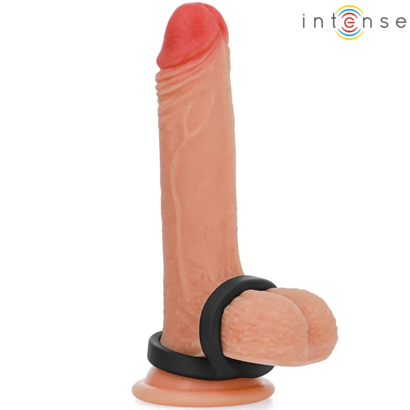 Anneau double silicone noir ergonomique sur sextoy réaliste, design sophistiqué pour confort et sécurité intimes.