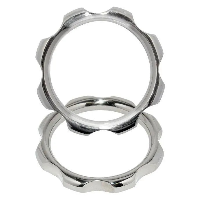 Anneau pénien en acier inoxydable, surface lisse, forme ergonomique, accessoire BDSM robuste et confortable.