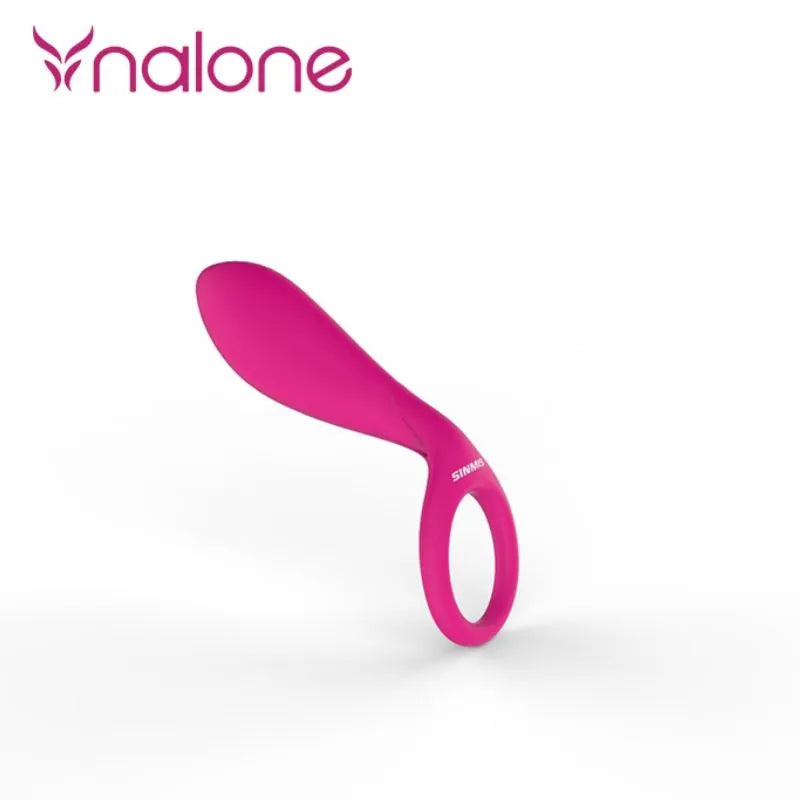 Anneau vibrant rose en silicone avec contact clitoridien, design ergonomique, pour plaisir partagé et sensations intenses.
