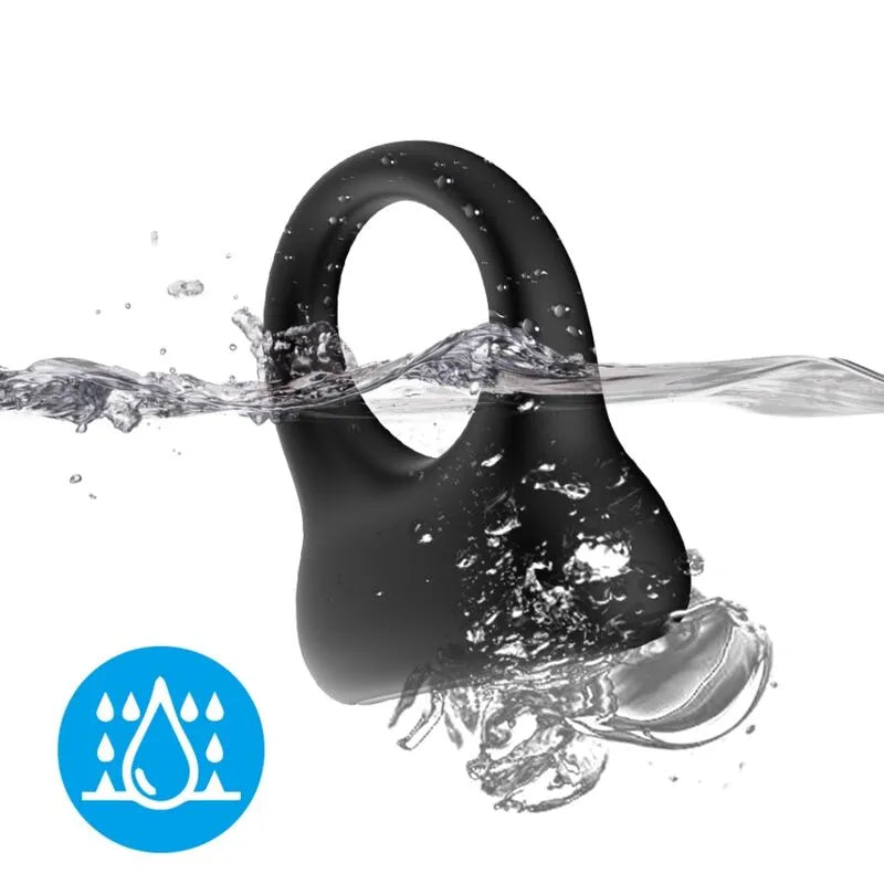 Anneau vibrant noir en silicone médical étanche, immergé dans l'eau, avec icône d'étanchéité bleue.