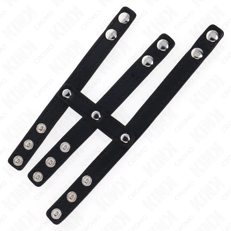 Anneaux péniens BDSM en cuir noir et métal, design ajustable et robuste, confort supérieur et sophistication.