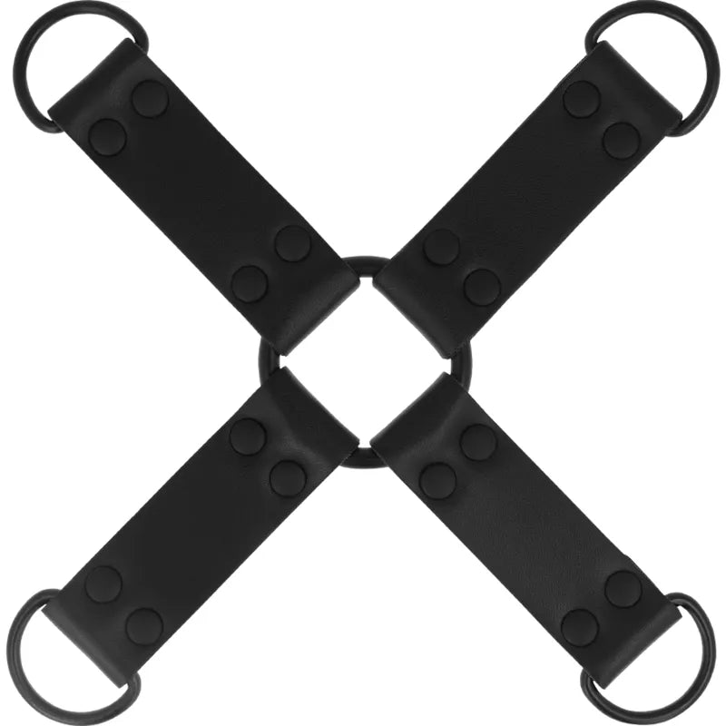 Attache multiple en cuir végétalien noir, forme croix, avec anneaux métalliques, pour expérience BDSM sécurisée.
