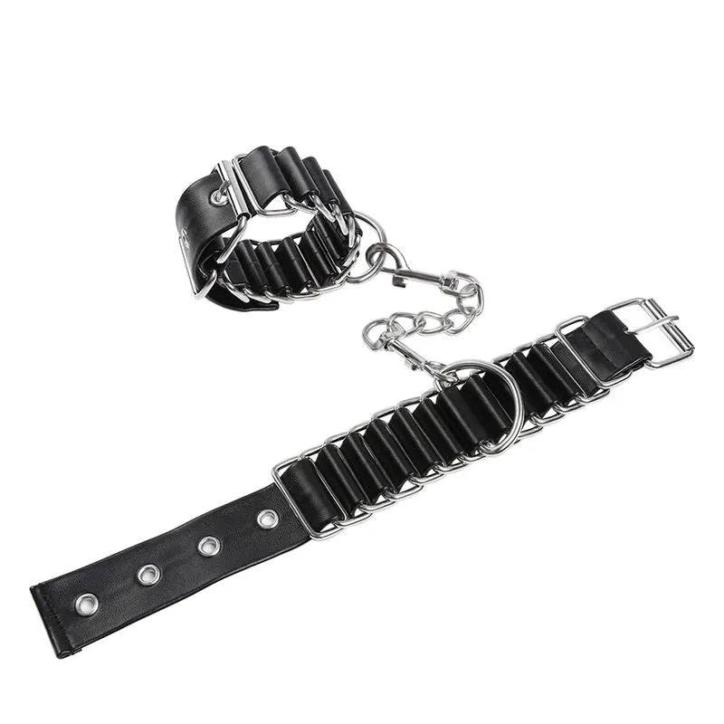 Attaches de poignet BDSM en métal et PVC noir, réglables, avec boucles et chaîne, pour jeux de rôle sécurisés.