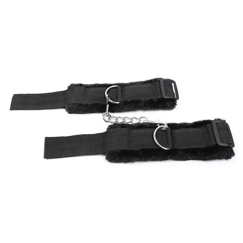 Attaches de poignets noires doublées de fourrure avec chaîne, ajustables de 17 à 31 cm, pour confort et sécurité.