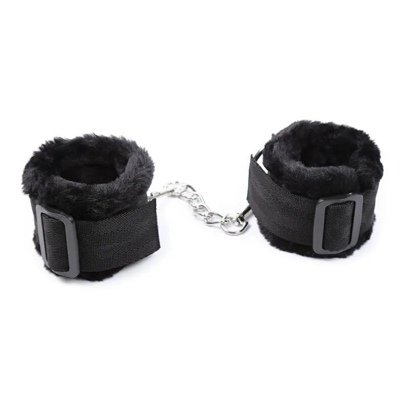 Attaches de poignets noires doublées de fourrure avec chaîne métallique, ajustables de 17 à 31 cm pour confort et sécurité.