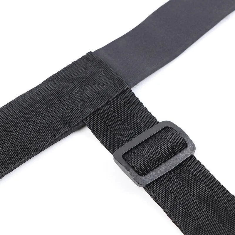 Bâillon noir ajustable avec menottes, design ergonomique pour débutants, matériaux doux et sécurisés.
