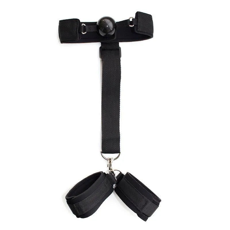 Bâillon noir ajustable avec menottes pour débutants, design ergonomique, matériaux doux et sécurisés.