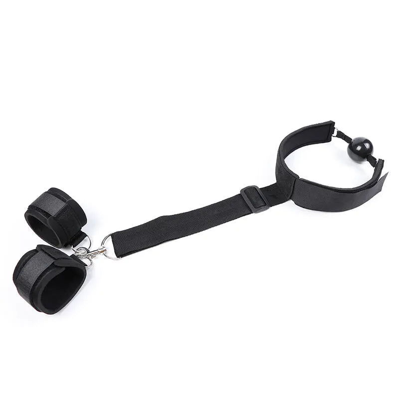 Bâillon noir ajustable avec menottes en tissu pour débutants, idéal pour explorer le fétichisme en toute sécurité.
