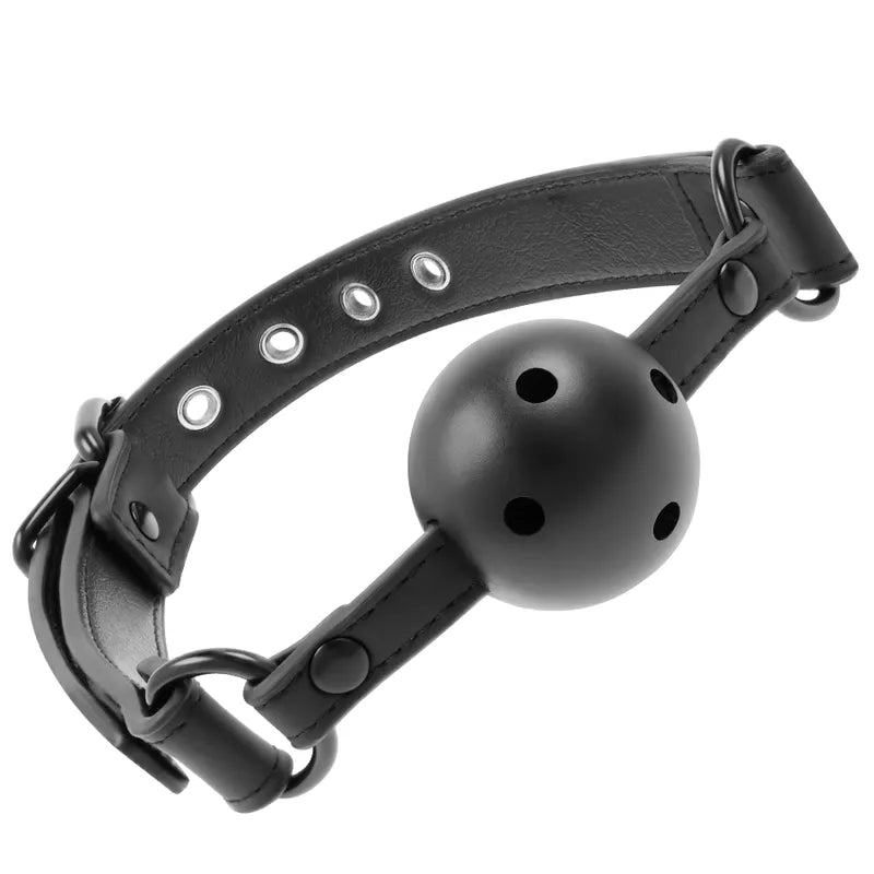 Bâillon BDSM cuir vegan noir, réglable avec trous de respiration, design ergonomique pour confort et sécurité.