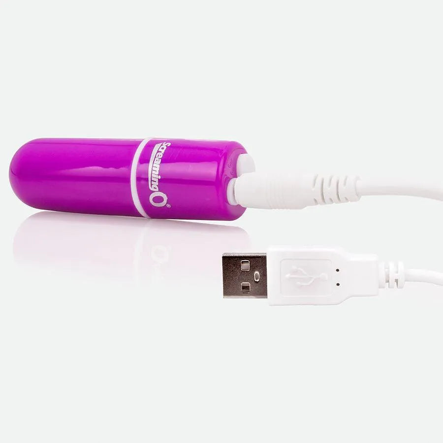 Balle vibrante lilas rechargeable USB, compacte, submersible, avec câble USB blanc pour une expérience sensorielle optimale.