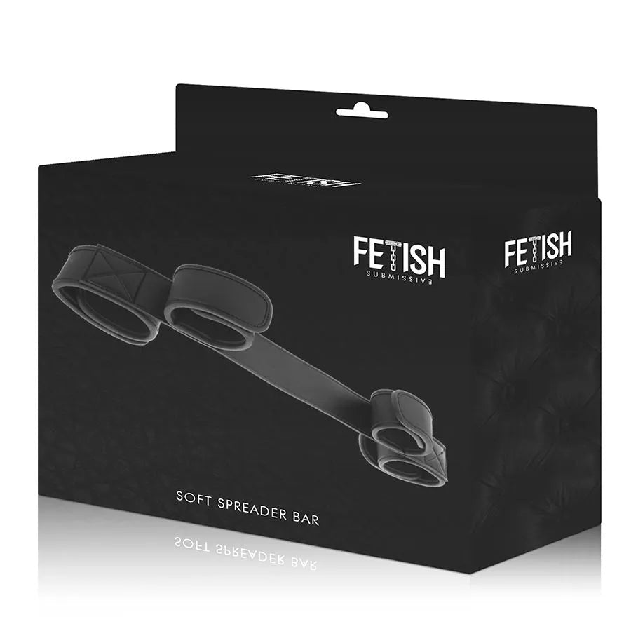 Barre d'écartement BDSM noire en néoprène et cuir vegan, avec attaches pour poignets et pieds, sur fond noir.