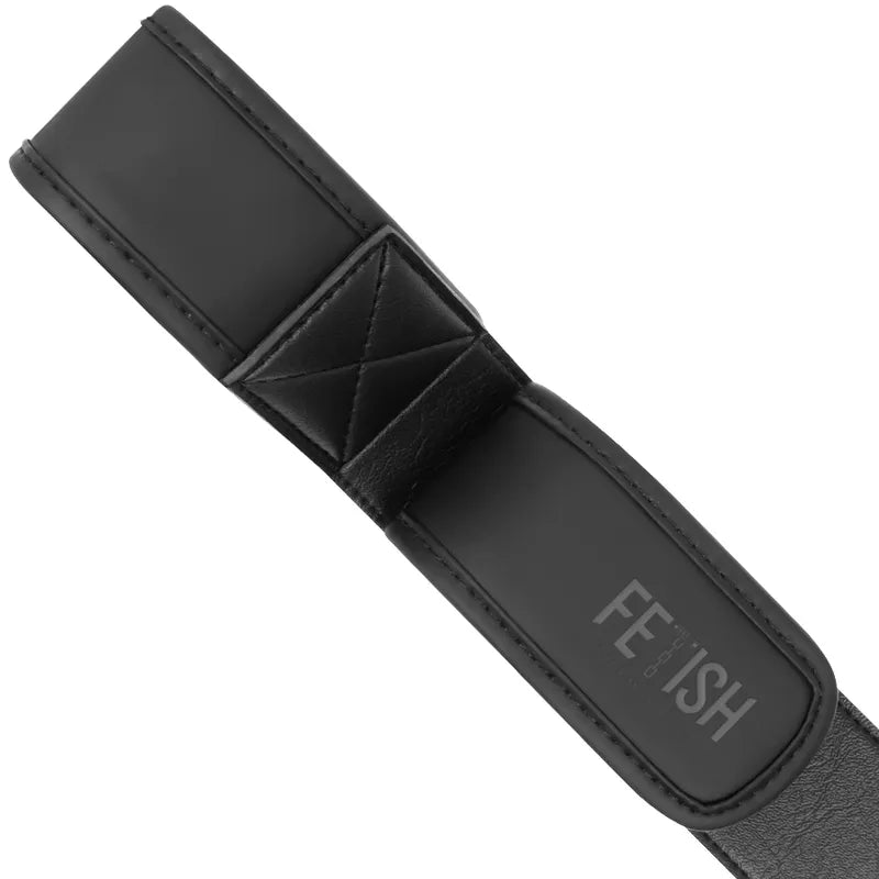 Barre d'écartement BDSM noire en néoprène et cuir vegan, design rembourré, pour jeux de rôle et maintien des poignets.