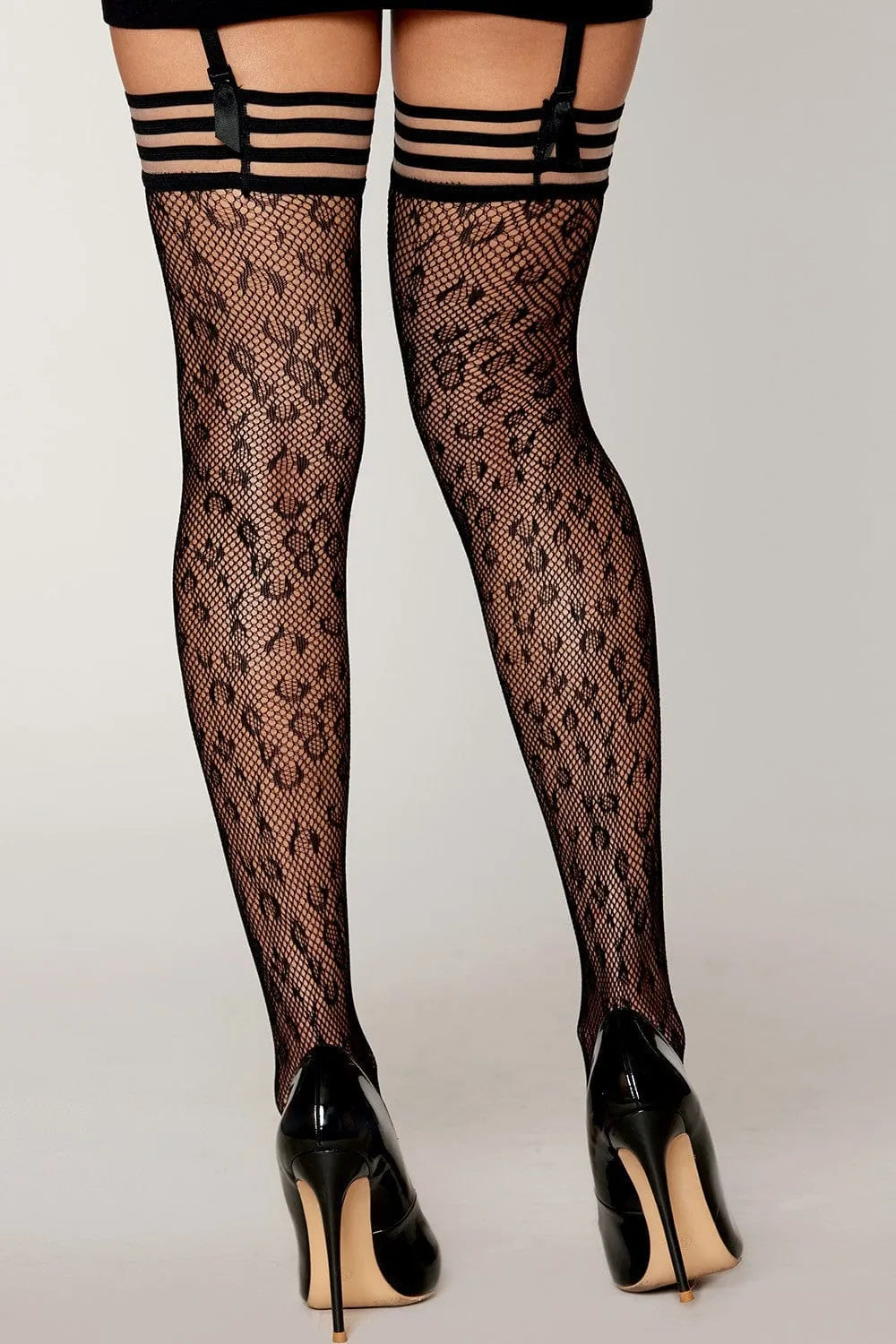 Bas résille léopard noir avec bande élastique rayée, motif sauvage, élégance et confort pour un style audacieux.