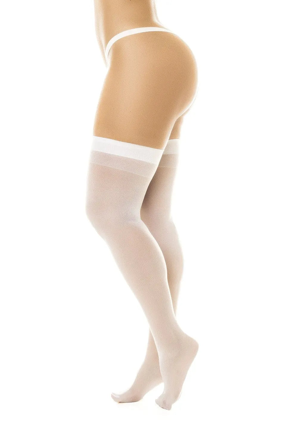 Bas blancs transparents en nylon, élégants et sophistiqués, ajoutent une touche de séduction à toute tenue.