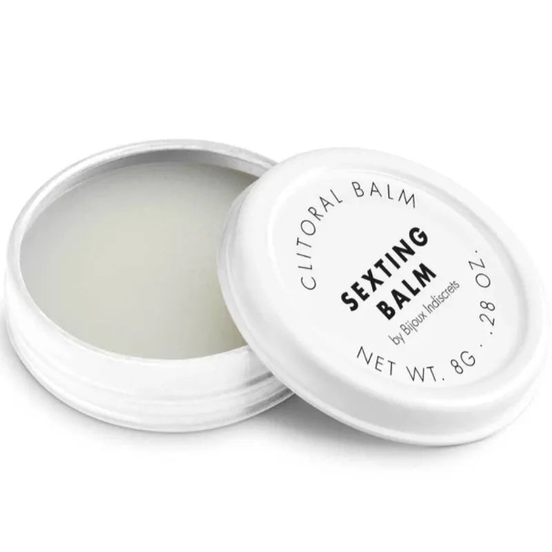 Baume clitoridien chauffant parfumé, pot blanc ouvert, texture crémeuse, pour intensifier le plaisir.