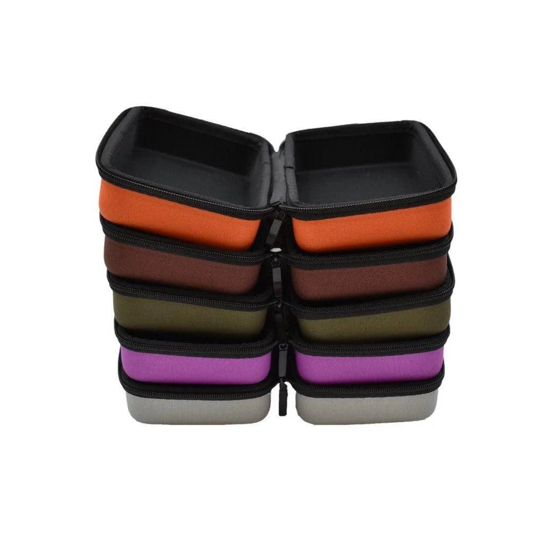 Boîte de rangement orange en polyester, compacte, coquée, idéale pour organiser petits objets, design moderne.